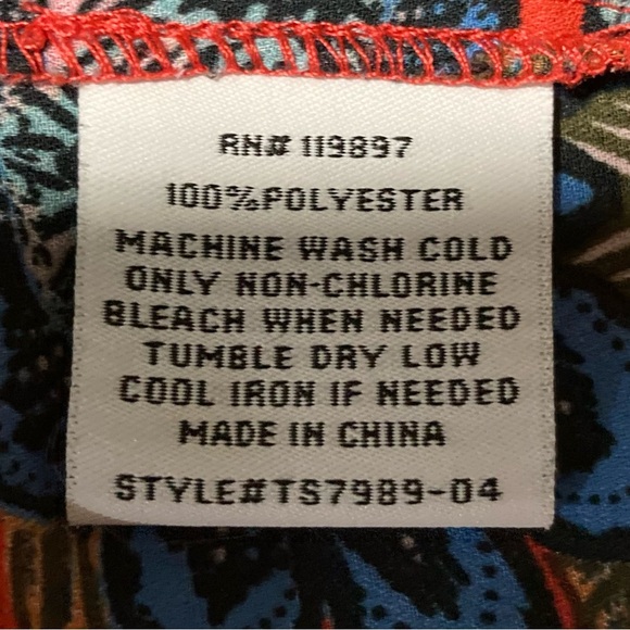 Collective Concepts Halter Style Sleeveless Top with Keyhole Neckline - Picture 5 of 8